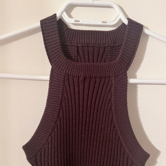 Aritzia Tight crop tank - Picture 2 of 2